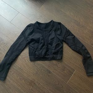 Black long sleeve fabletics crop top